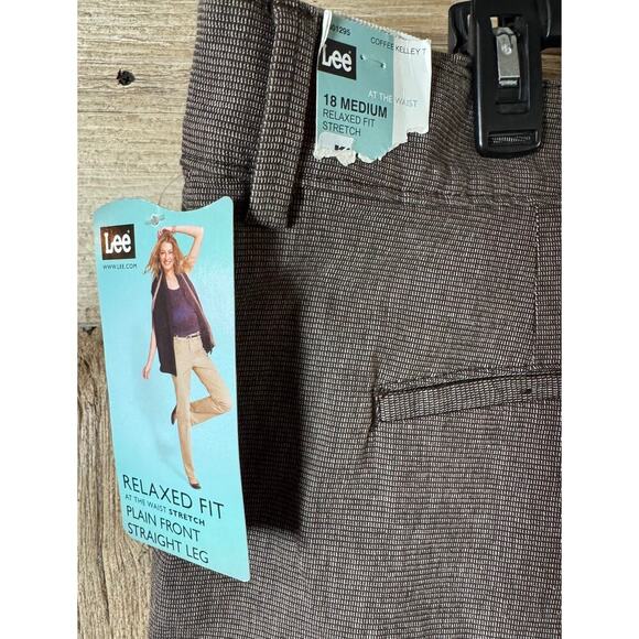 NWT Lee Relaxed Fit At The Waist Stretch Plain Front Straight Leg Pants 18 Med - Picture 4 of 10